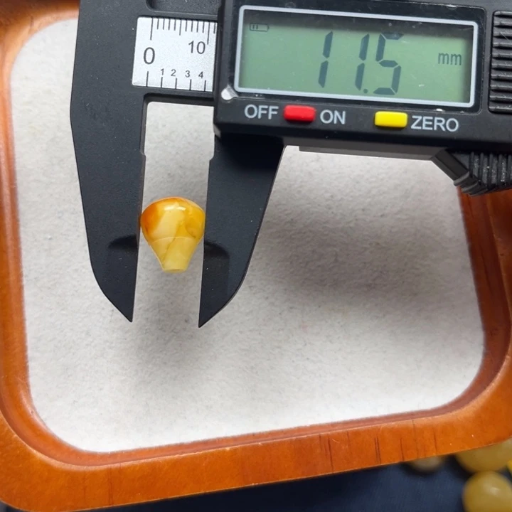 琥珀未镶嵌珠宝奇石M8号沁色三通