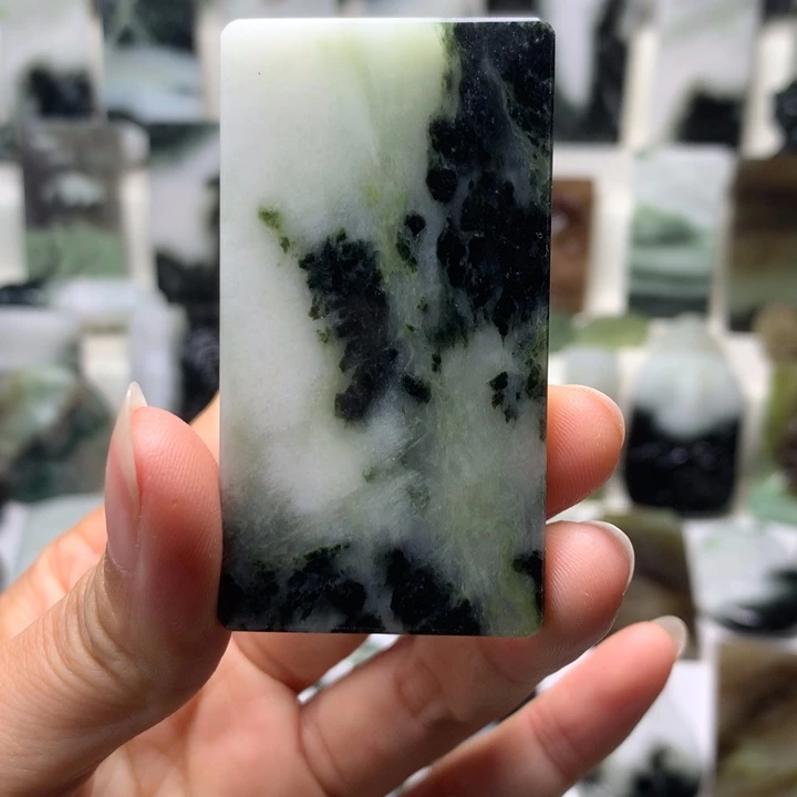 独山玉未镶嵌颈饰