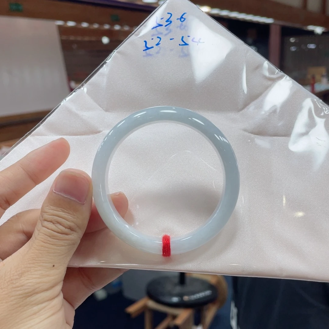 翡翠手镯未镶嵌默认