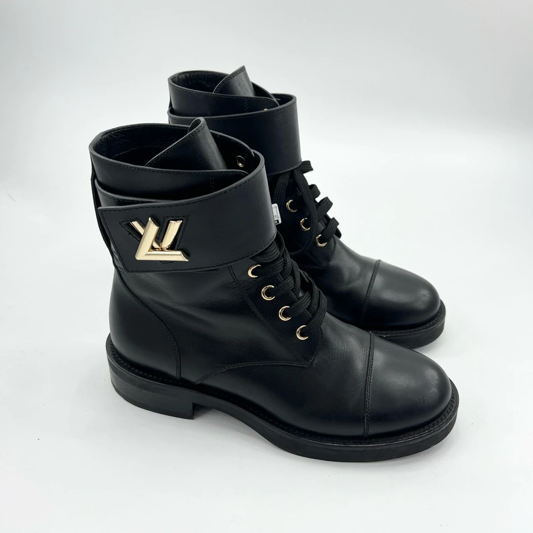 95新 LouisVuitton/路易威登 36码/黑金锁扣短靴/pp426224