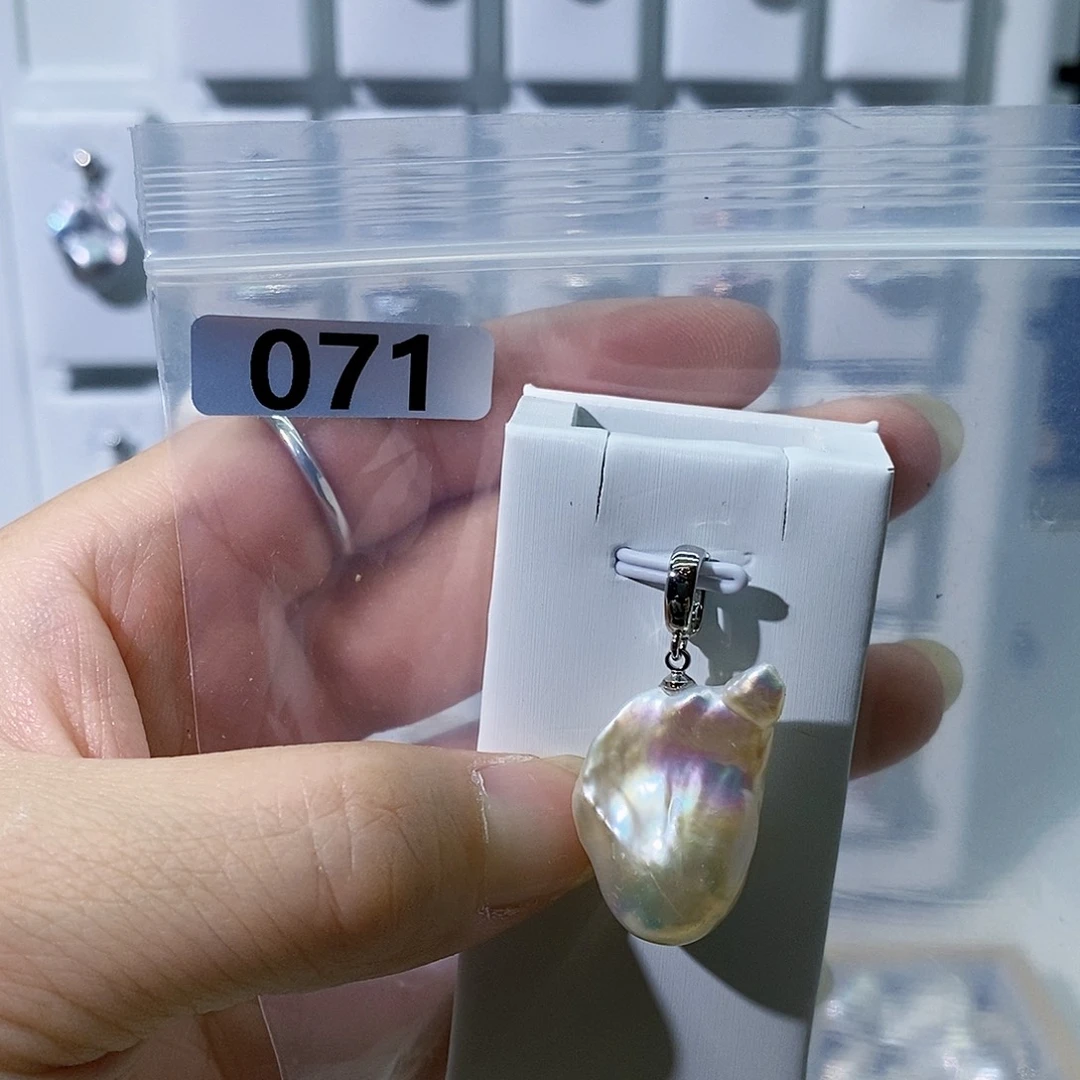 淡水珍珠合金颈饰