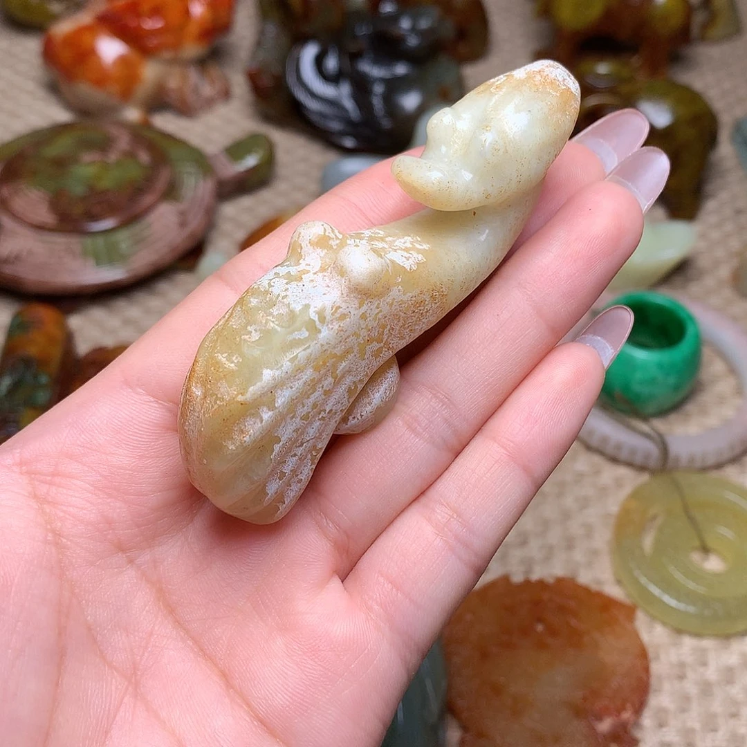 蛇纹石玉未镶嵌颈饰