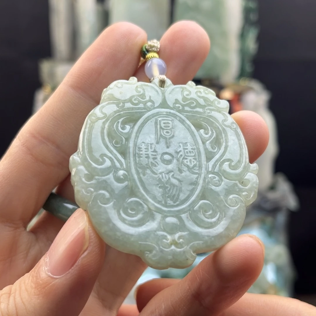 翡翠未镶嵌颈饰厚德载物