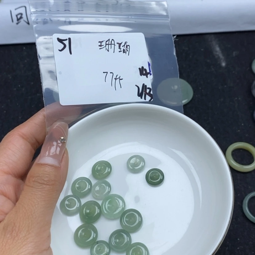 【闪购商品】翡翠颈饰未镶嵌珊*