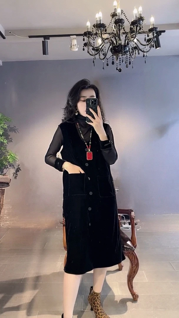 秋冬新款显瘦深v领丝绒无袖马甲中长连衣裙女气质复古打底衫套装