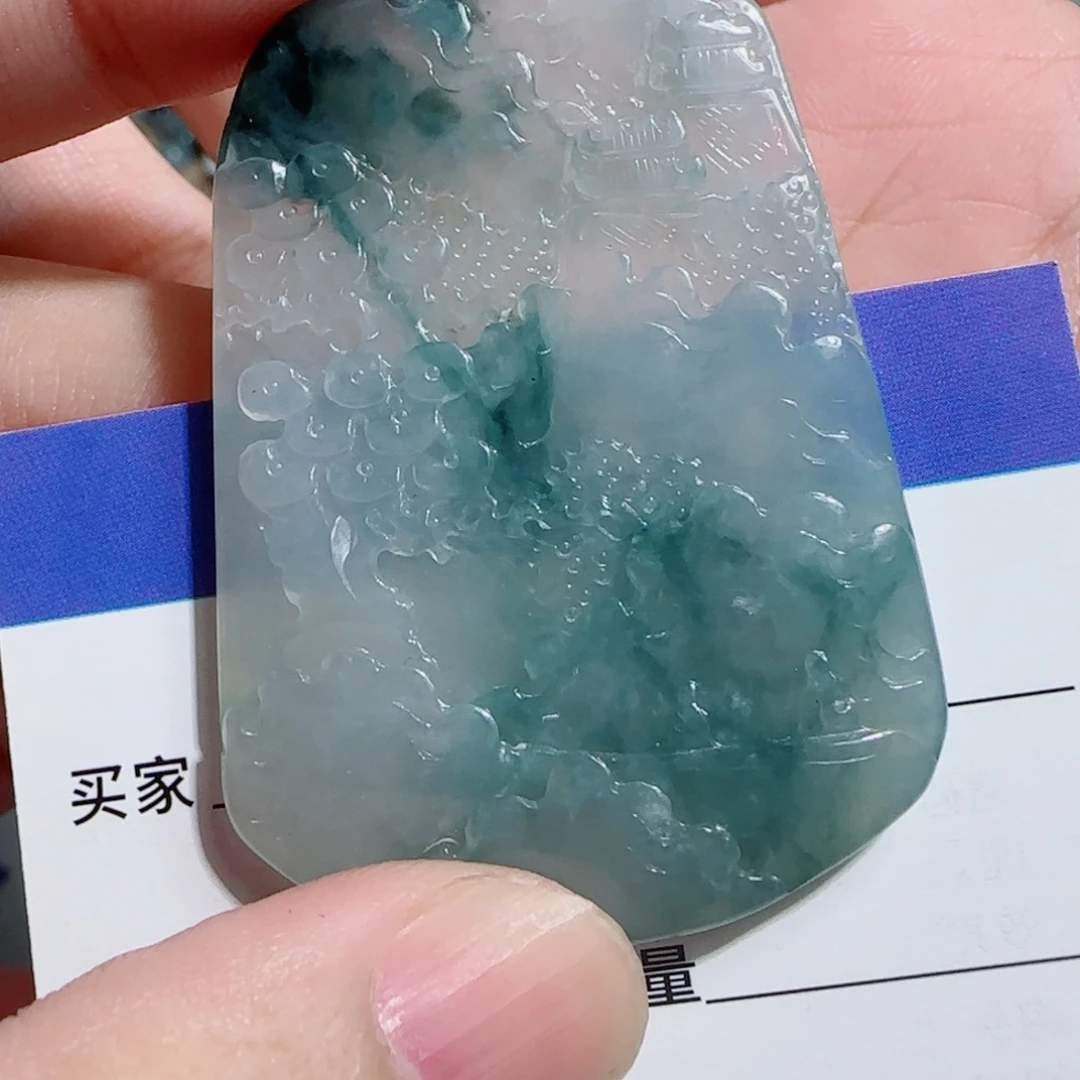 守***持翡翠未镶嵌颈饰山水牌