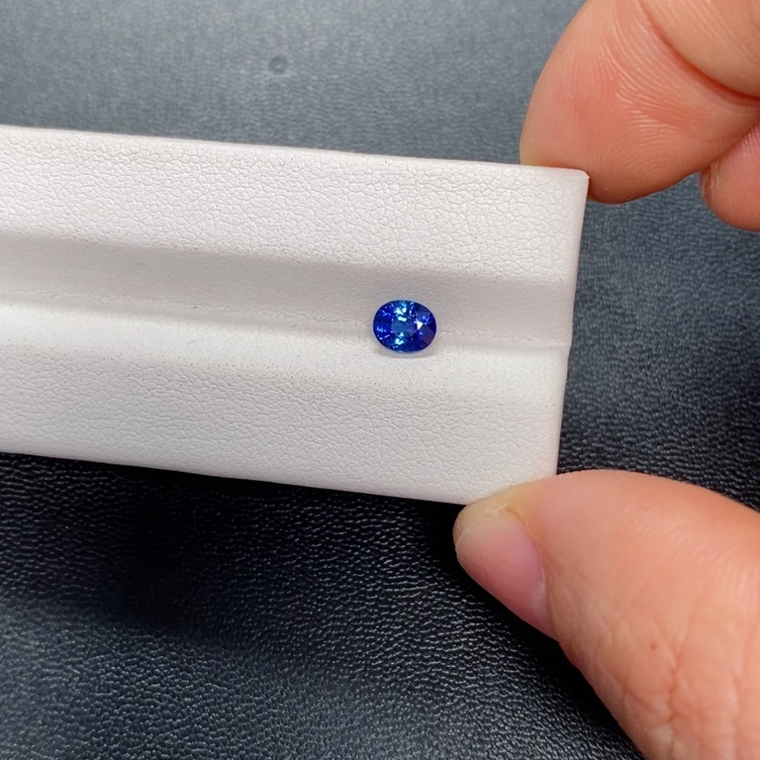 蓝宝石裸石未镶嵌0.77