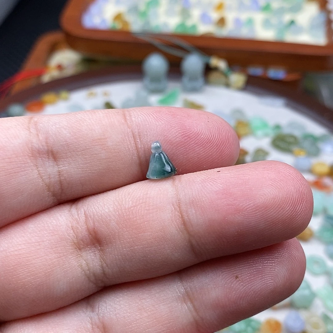 &****翡翠未镶嵌颈饰翡翠