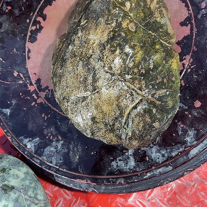 鸿***验蛇纹石玉足银镶嵌藏玉药王石精美摆件