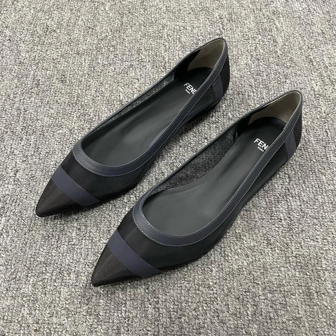 99新 FENDI/芬迪 Colibrì 尖头平跟休闲鞋 36码/5973