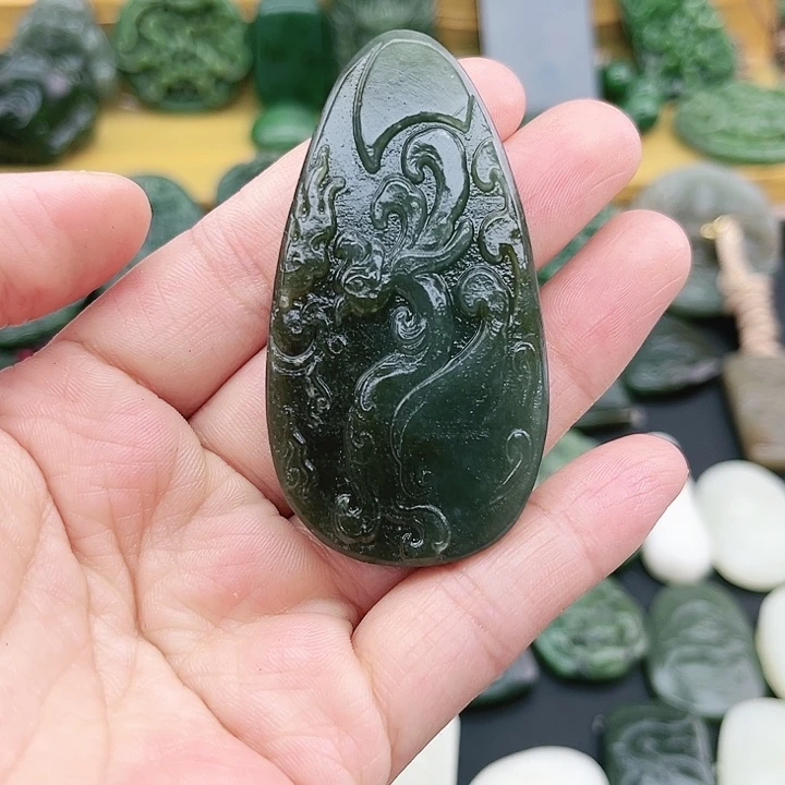 和田玉未镶嵌颈饰