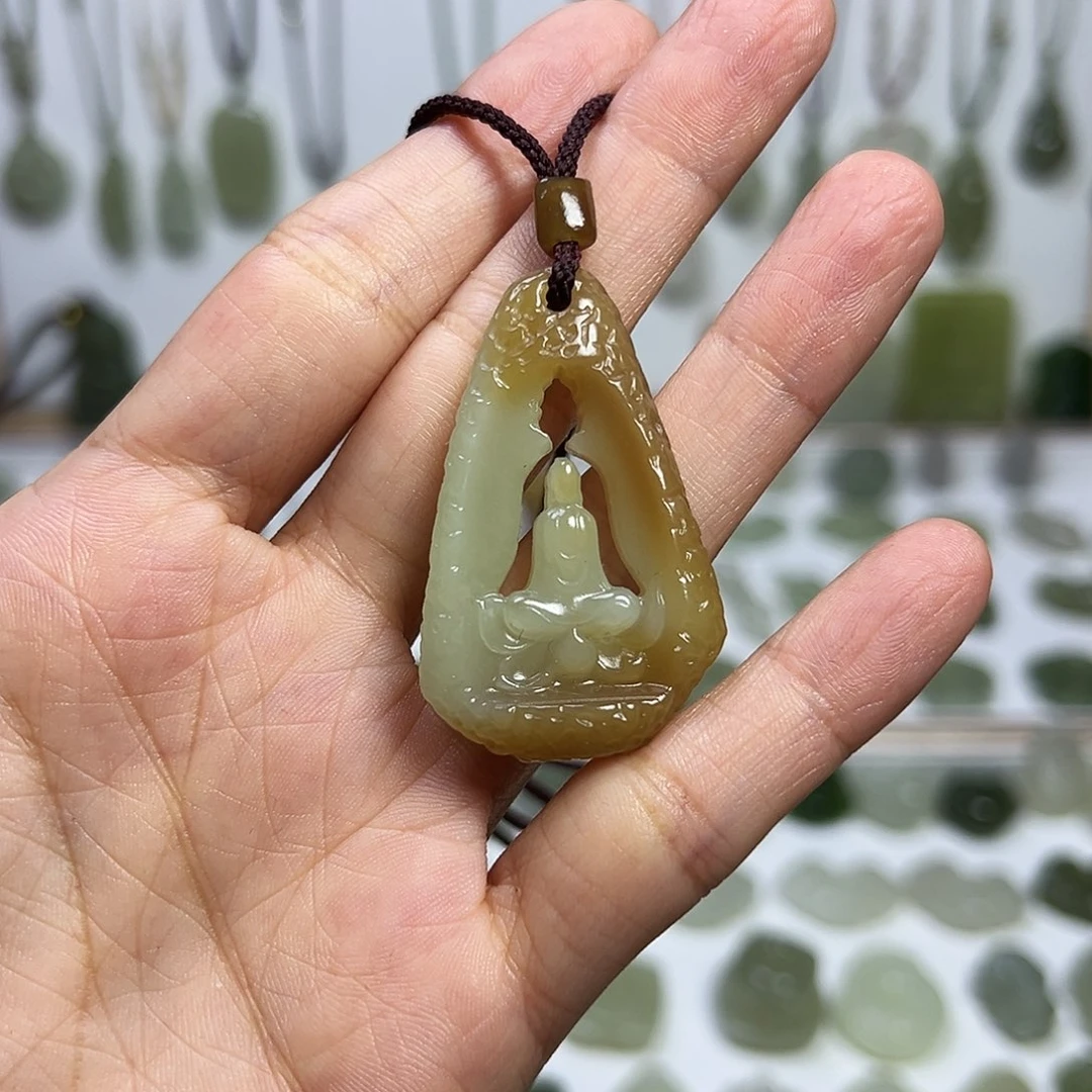 一****和田玉未镶嵌颈饰