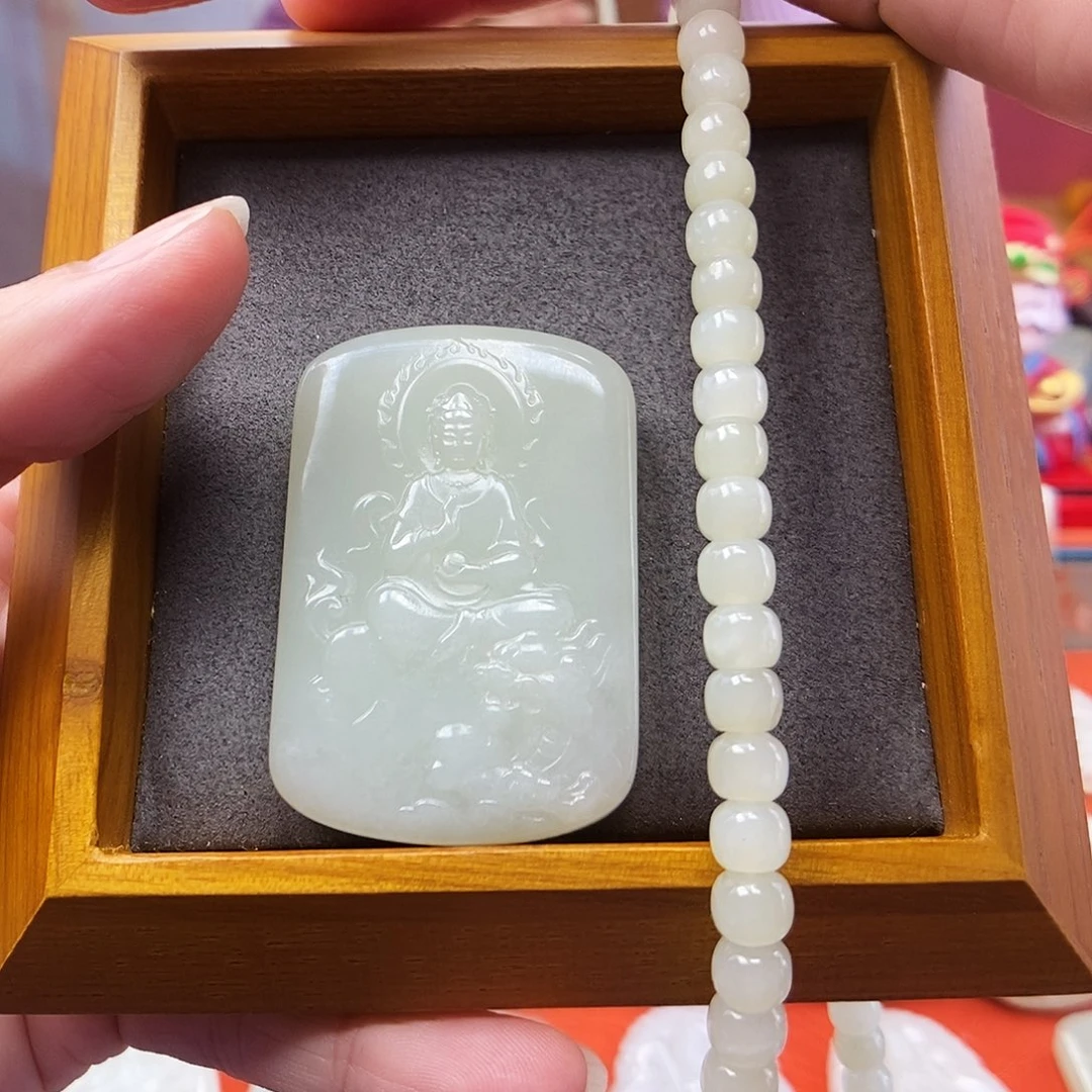 雨***泪和田玉未镶嵌颈饰