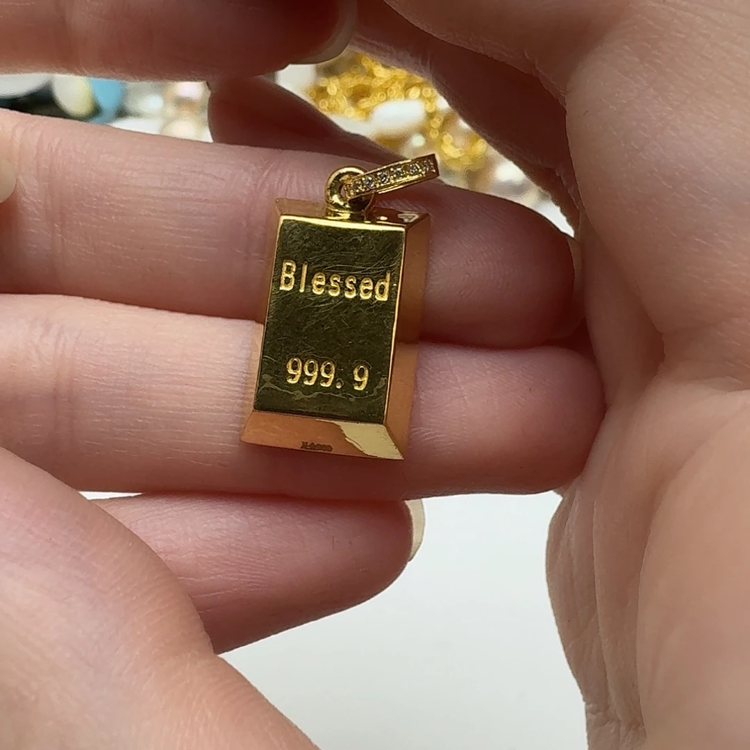 颈饰足金镶嵌钻石成品