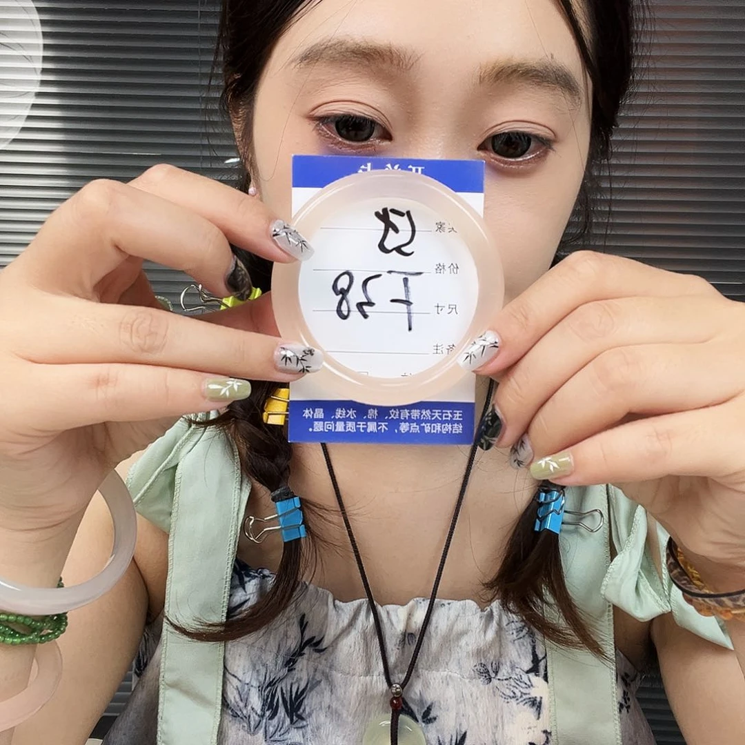 石英质玉手镯未镶嵌