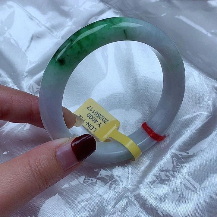 翡翠手镯未镶嵌翡翠