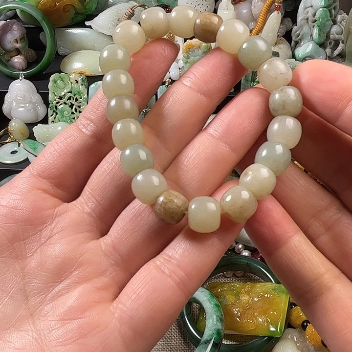 翡翠未镶嵌颈饰翡翠未镶嵌颈饰