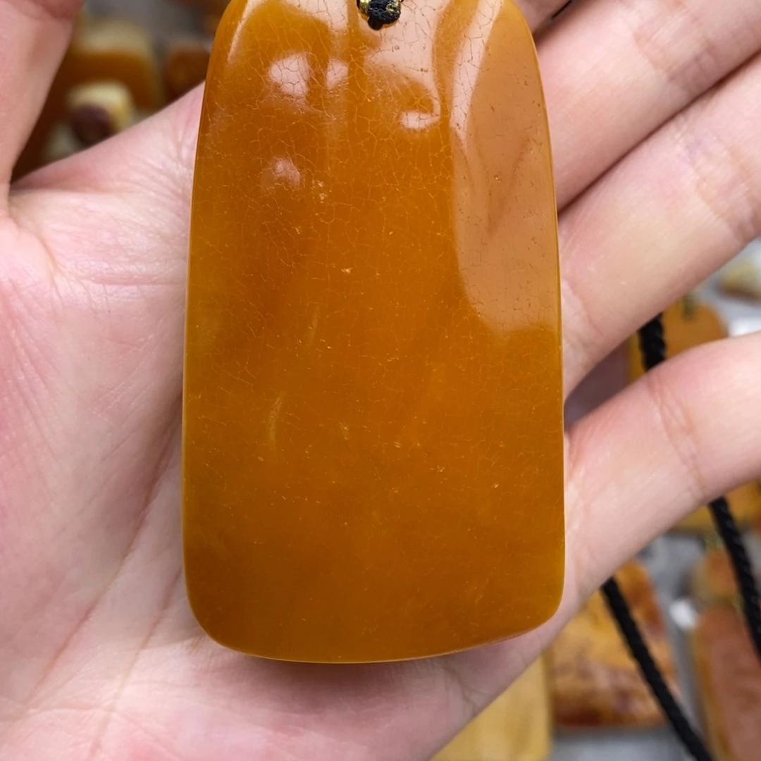 未镶嵌琥珀珠宝奇石