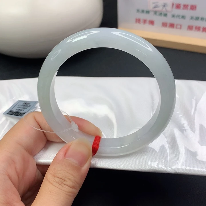 翡翠手镯未镶嵌6061