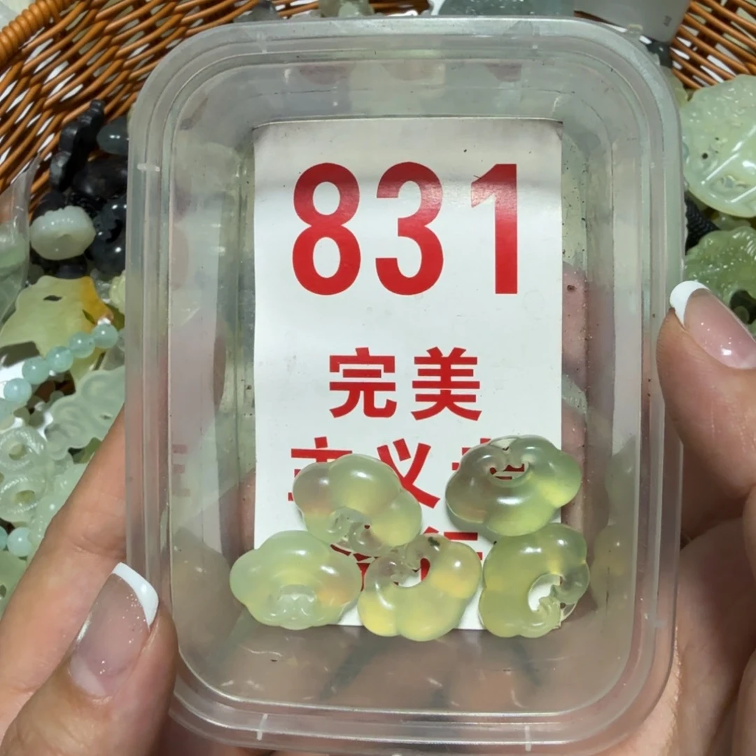 透闪石-蛇纹石玉吊坠足银镀金镶嵌