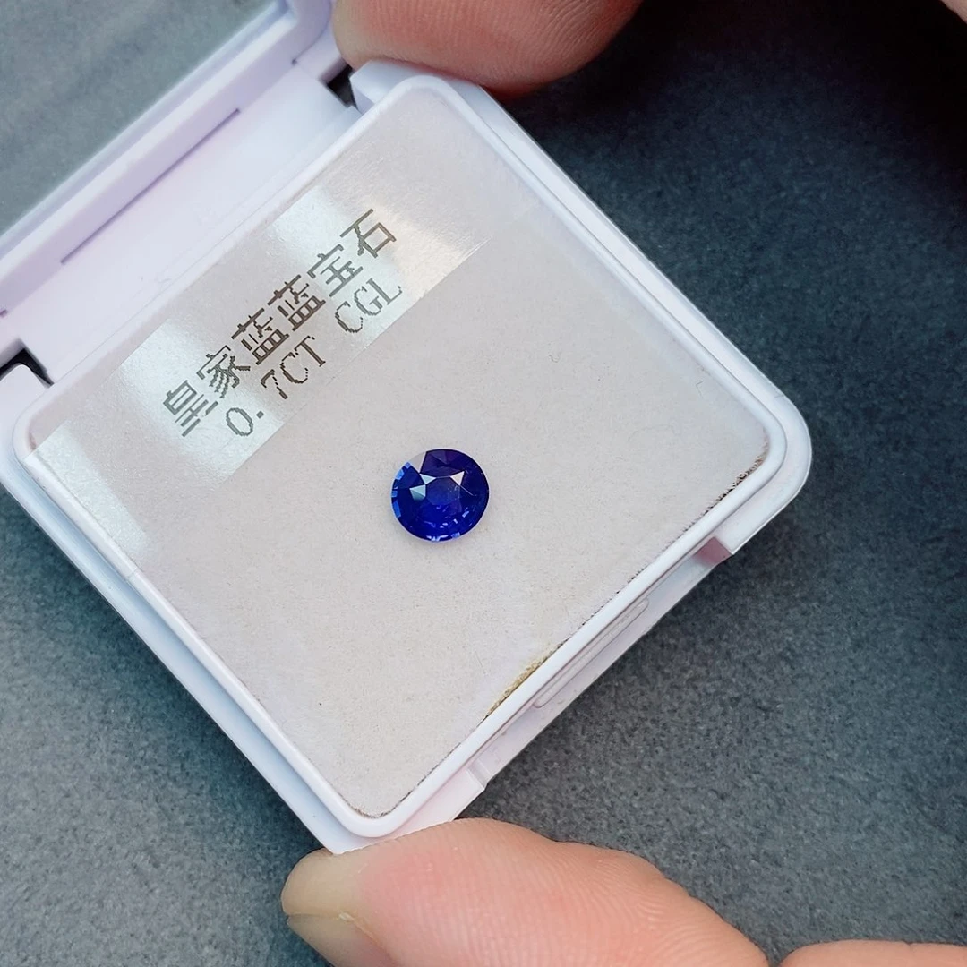 蓝宝石裸石未镶嵌0.7ct 皇家蓝