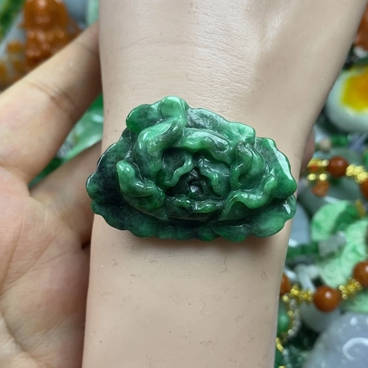 翡翠未镶嵌吊坠(赠链)