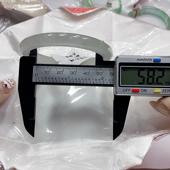 翡翠手镯未镶嵌227