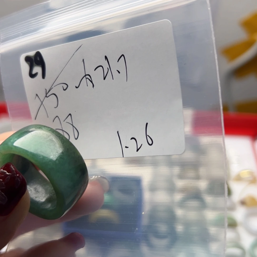 翡翠颈饰未镶嵌博*戒