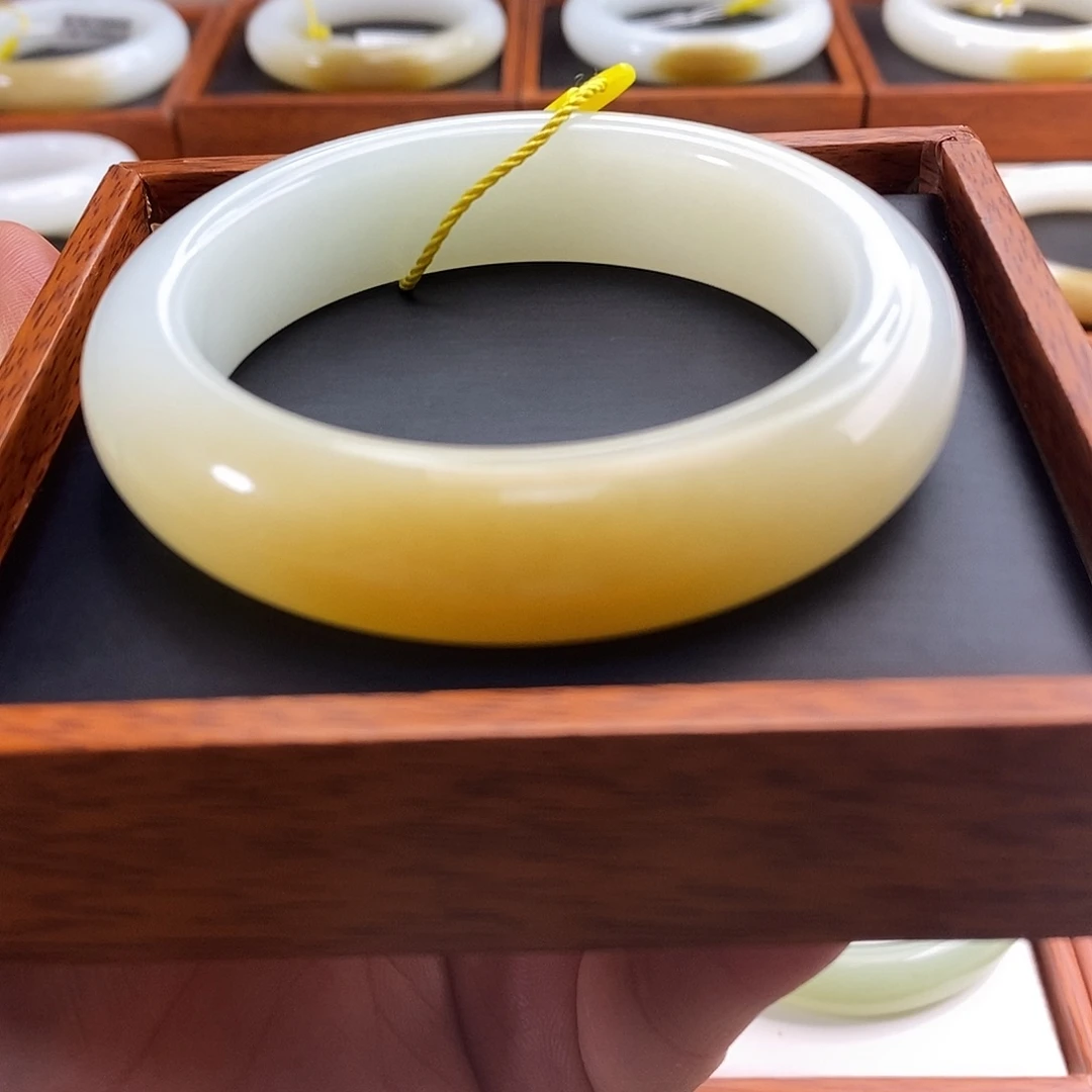 和田玉（糖玉）手镯未镶嵌