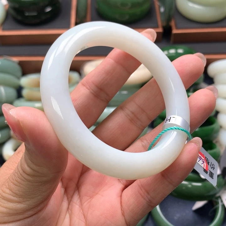 【闪购商品】未镶嵌手镯和田玉38