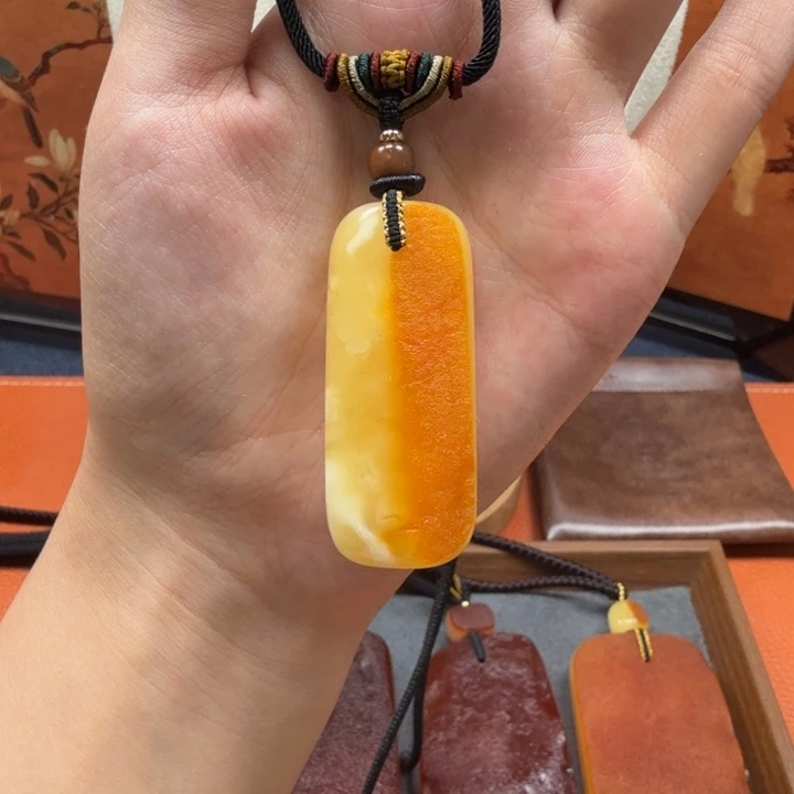 蜜蜡未镶嵌吊坠(赠链)