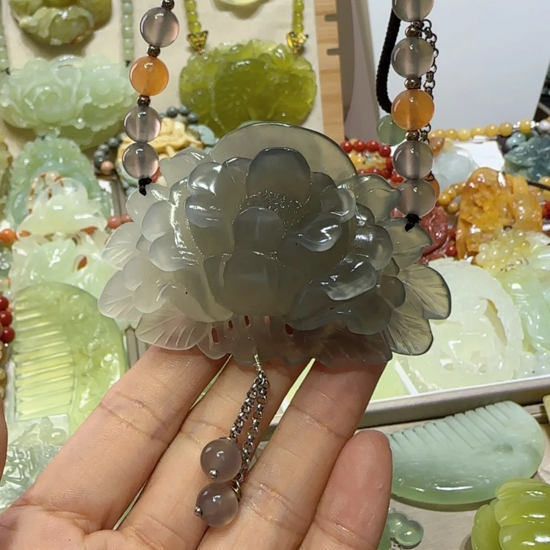 未镶嵌蛇纹石玉吊坠