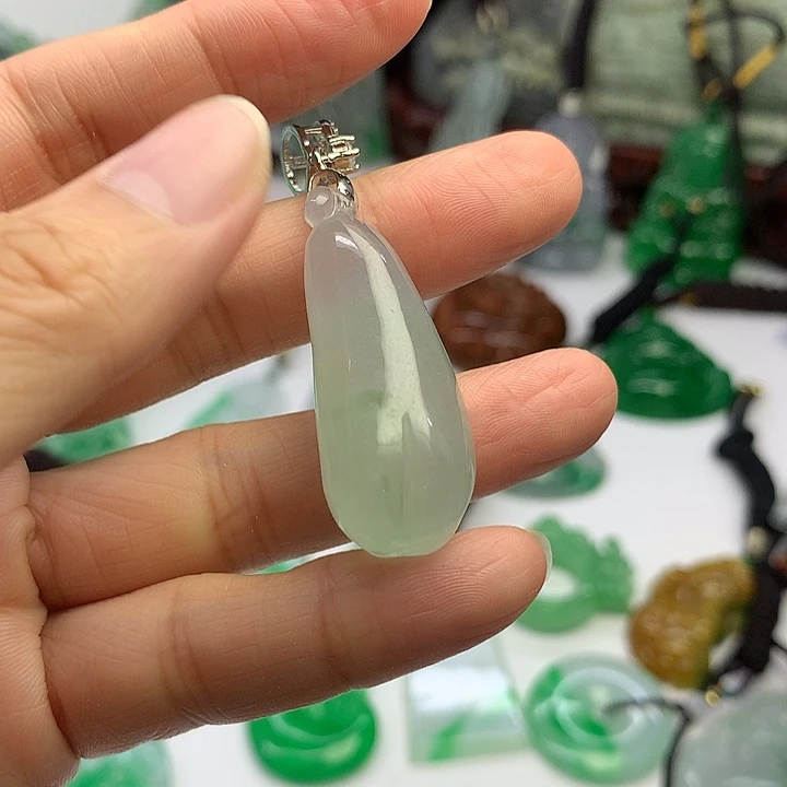 翡翠未镶嵌吊坠(赠链)
