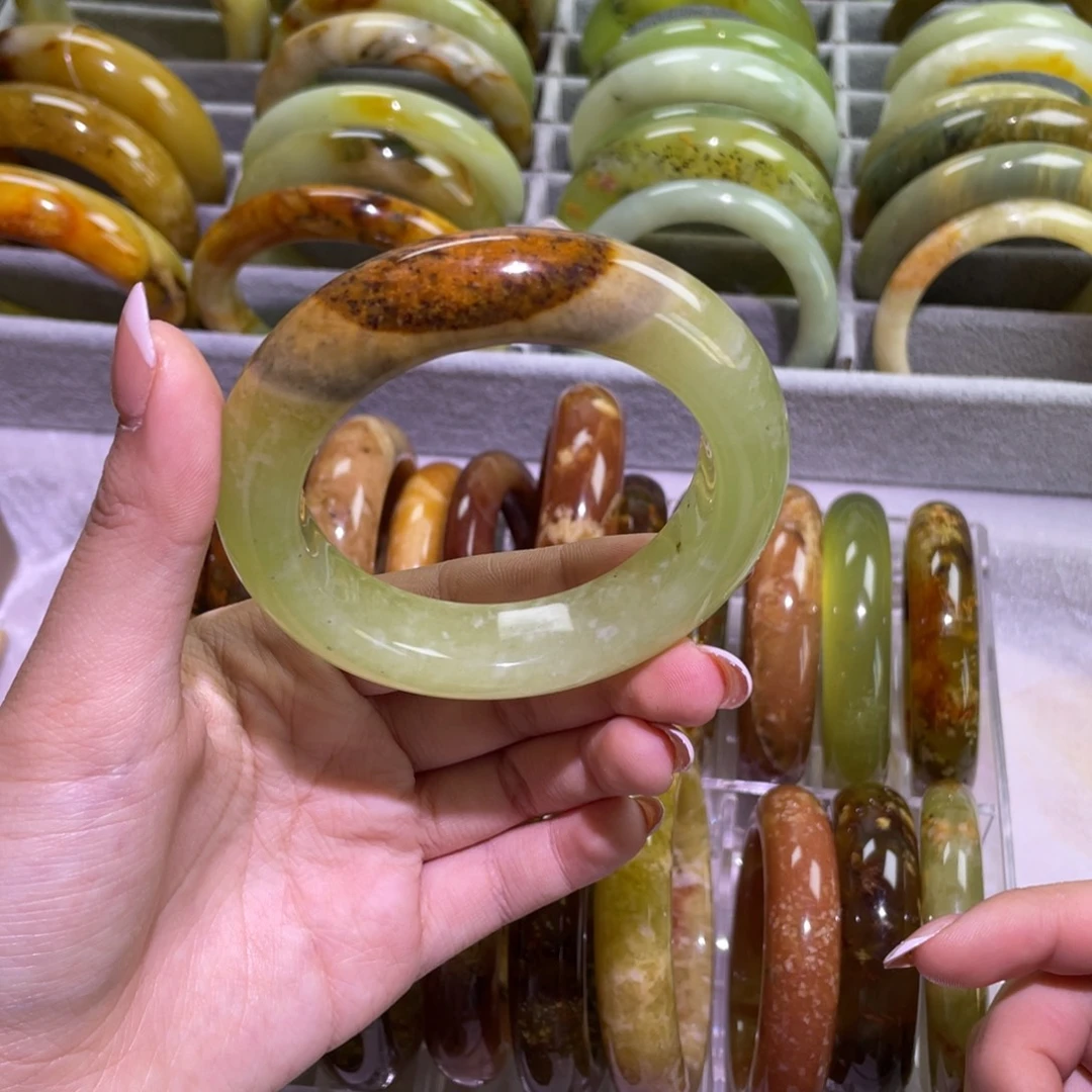 蛇纹石玉未镶嵌手镯
