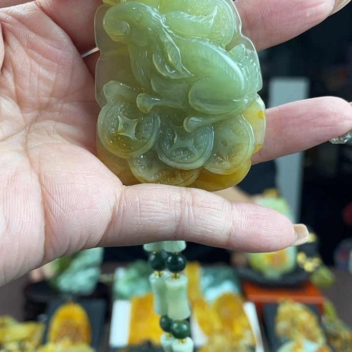 蛇纹石玉未镶嵌颈饰