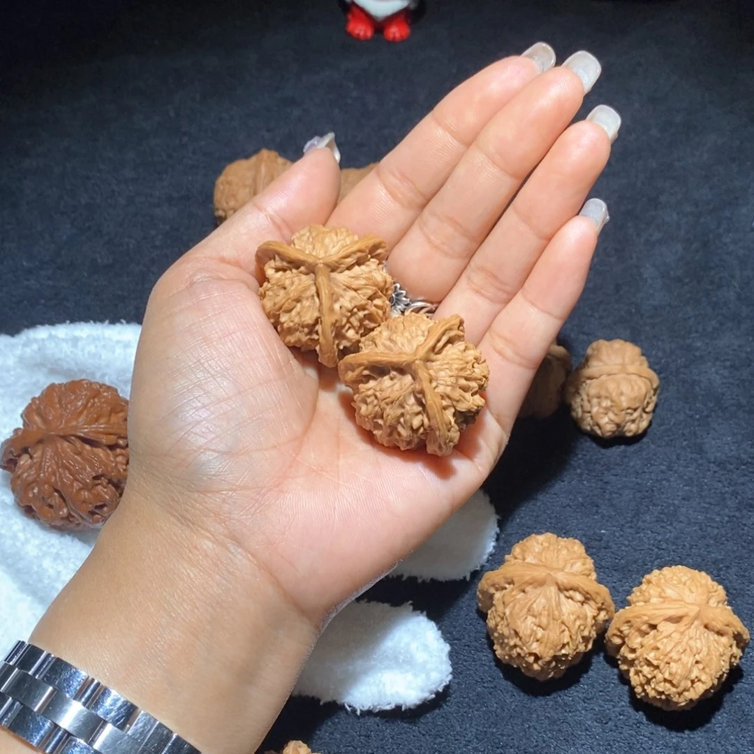 文玩核桃吊坠盘山三棱 全