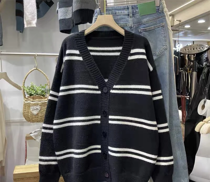 064 夹心条纹落肩宽松大版慵懒风遮肉显瘦针织开衫毛衣外套女秋冬