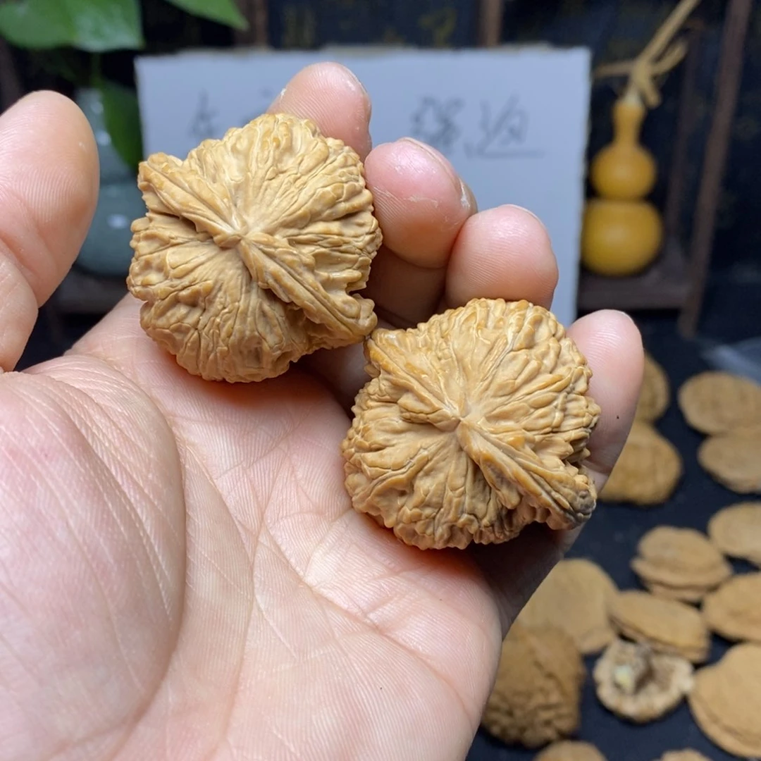 文玩核桃吊坠郑****?41球白