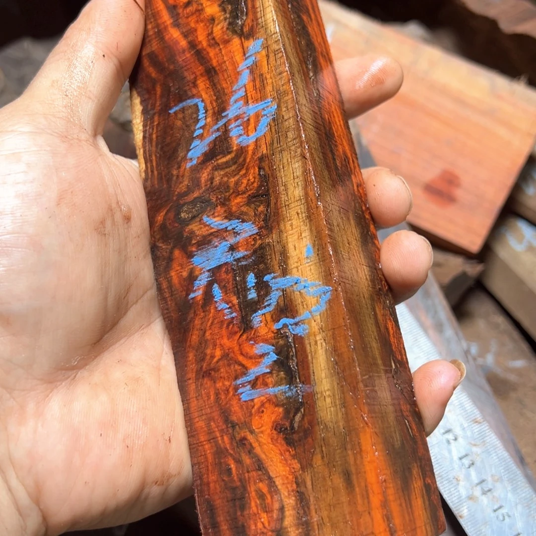 《***》交趾黄檀（大红酸枝）