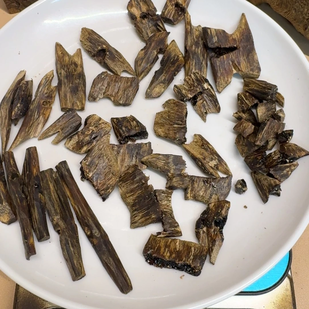 沉香碎屑沉香陆河流油精品块料62克