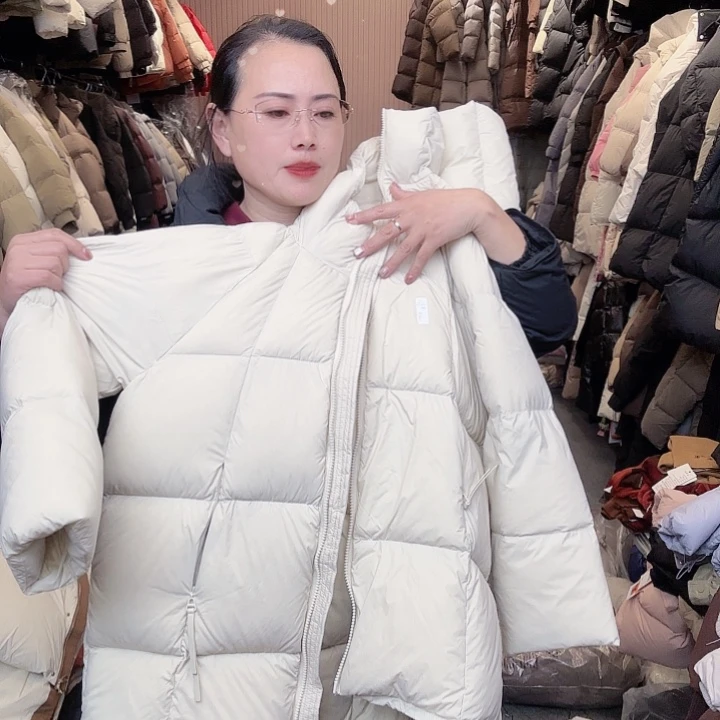 艾雨衣尚羽绒外套