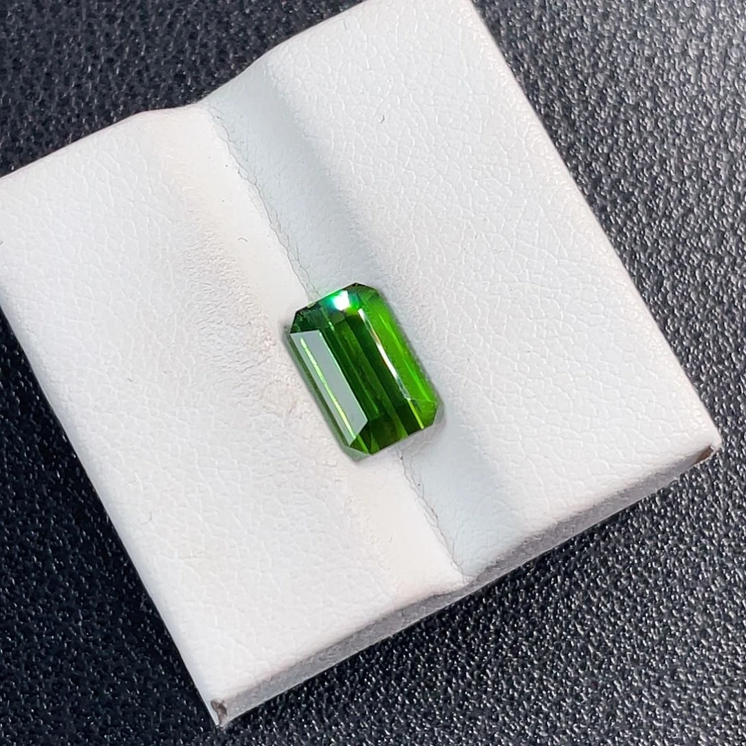 碧玺裸石未镶嵌电光绿碧玺裸石1.95ct