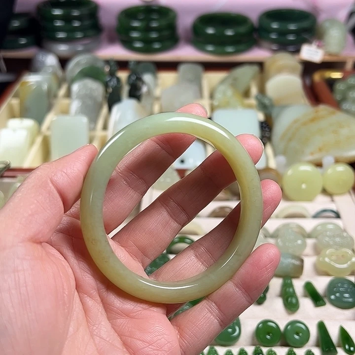 和田玉（糖玉）未镶嵌颈饰