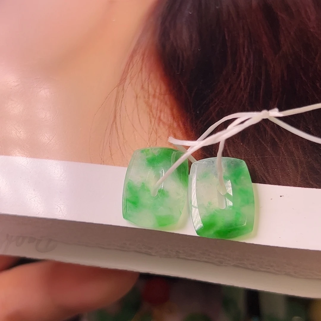 用***8翡翠未镶嵌耳饰方糖