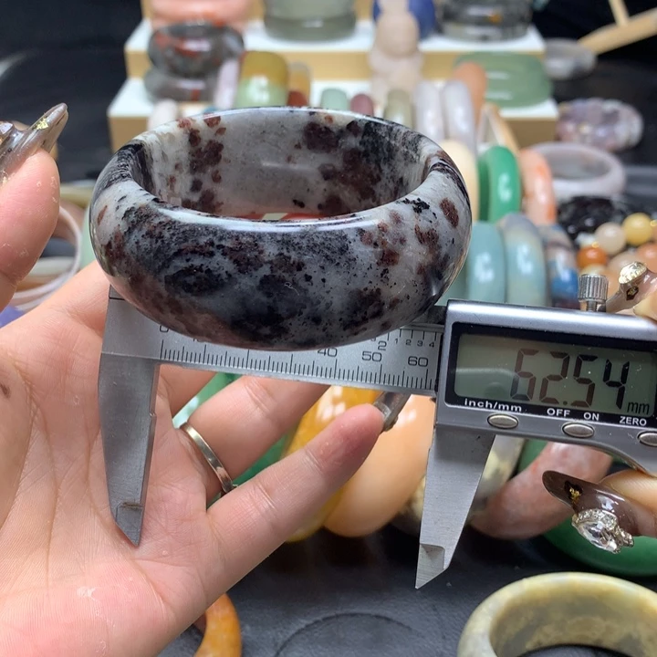 未镶嵌手镯石英质玉