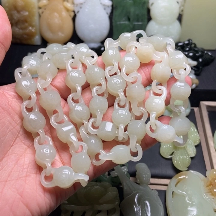 颈饰未镶嵌和田玉傲**物