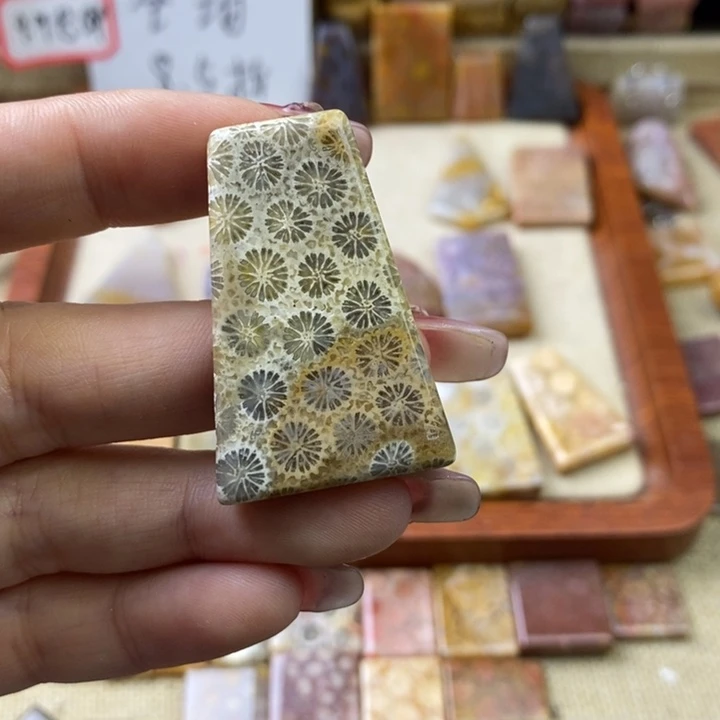石英岩玉合金颈饰