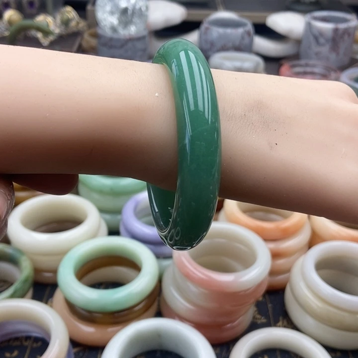 石英岩玉未镶嵌手镯东凌玉