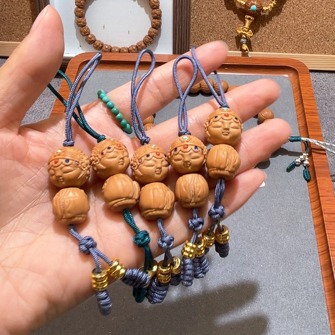手串猴头核桃镶嵌青衣吊坠