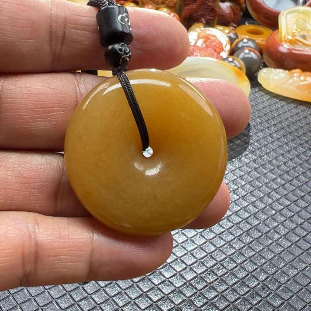 石英质玉未镶嵌颈饰